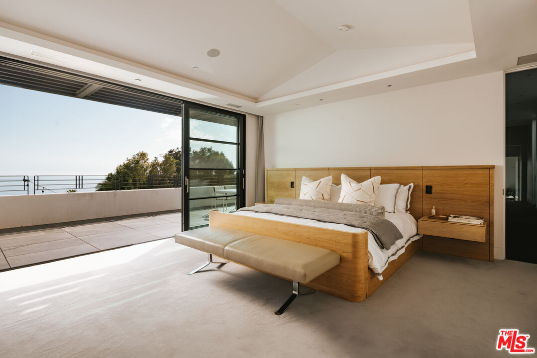 400 Amalfi Dr