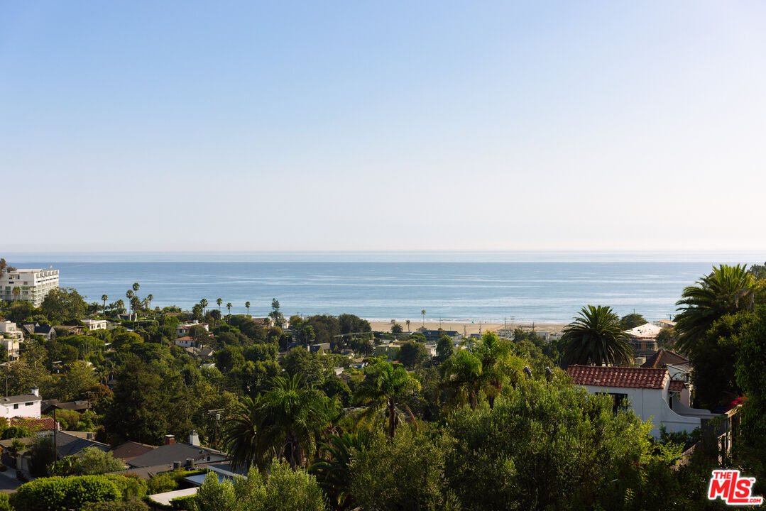 400 Amalfi Dr