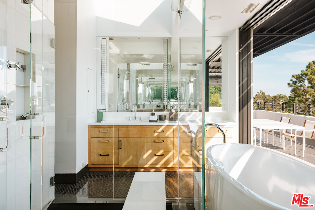 400 Amalfi Dr