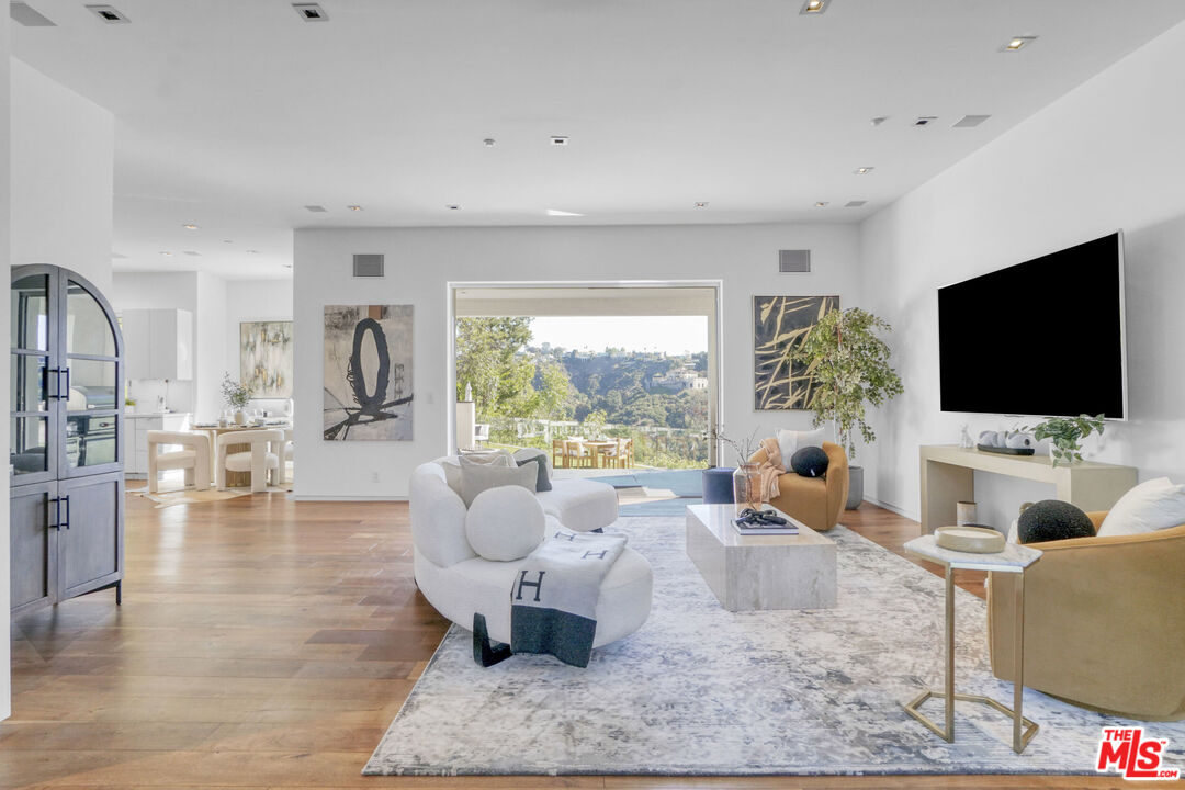 1116 Linda Flora Dr