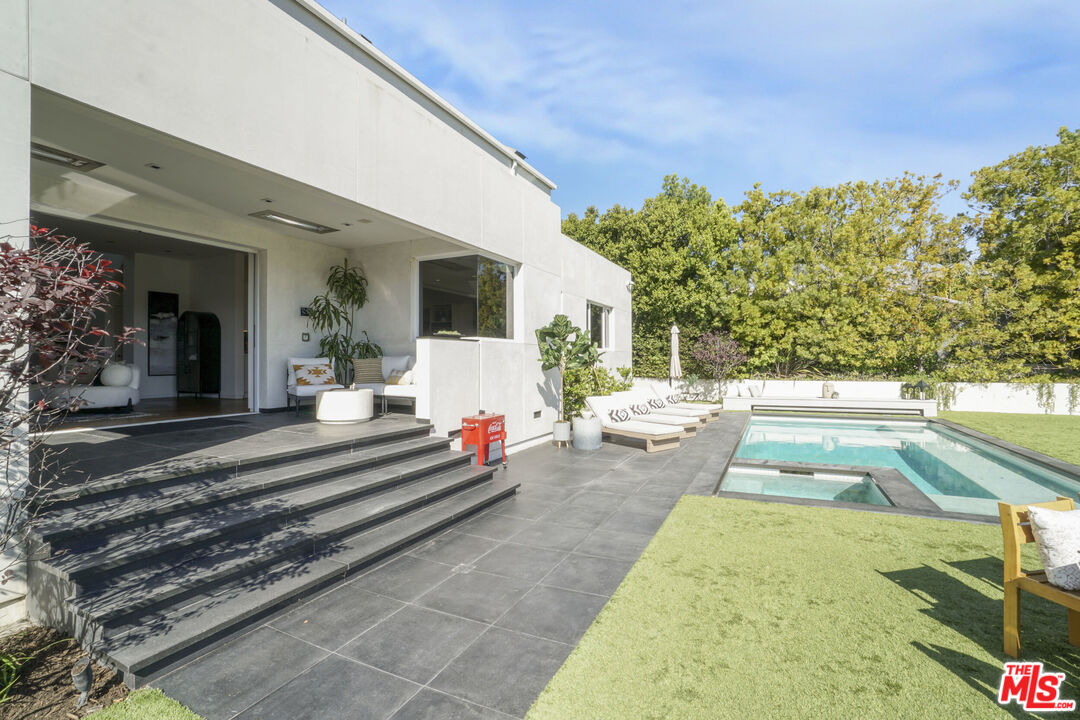 1116 Linda Flora Dr
