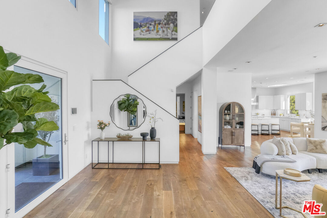 1116 Linda Flora Dr