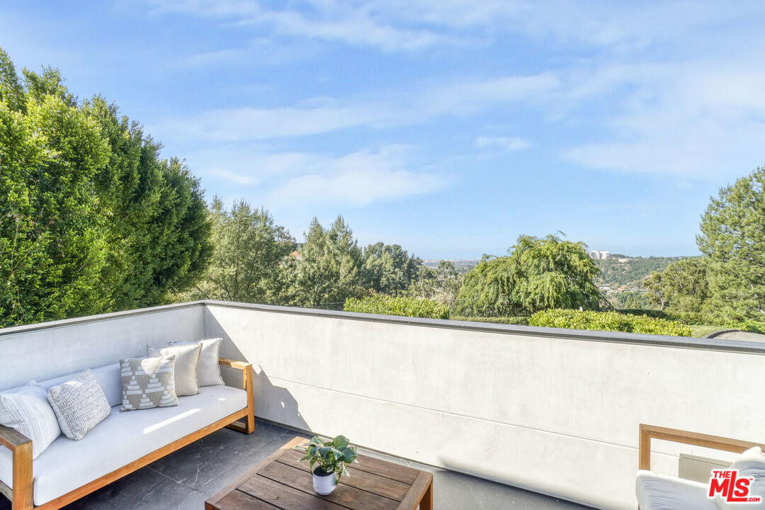 1116 Linda Flora Dr