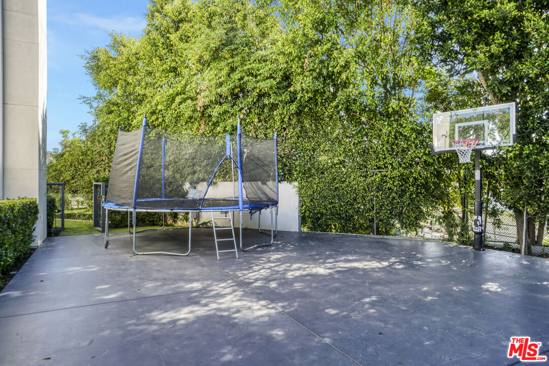 1116 Linda Flora Dr