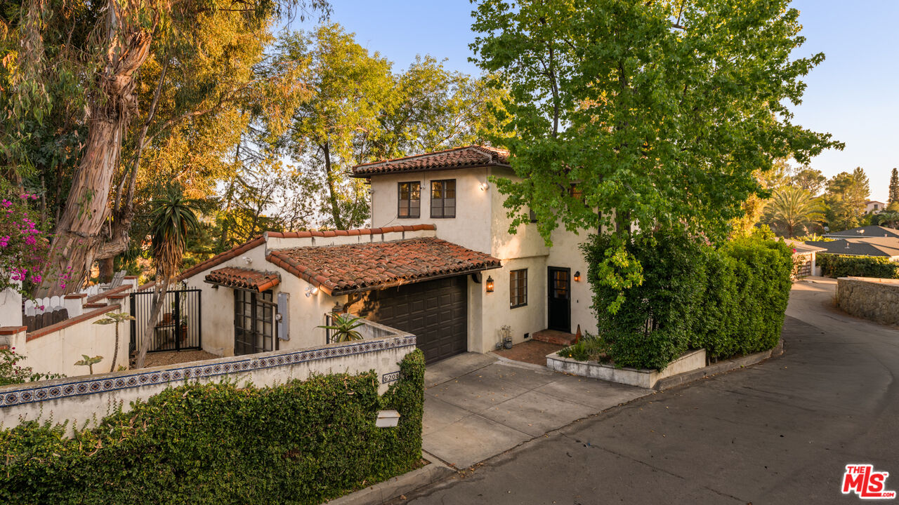 6208 Mulholland Hwy