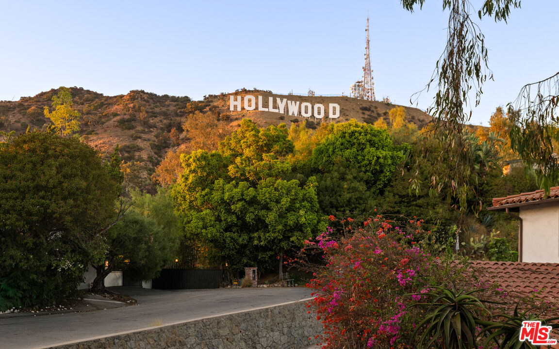 6208 Mulholland Hwy