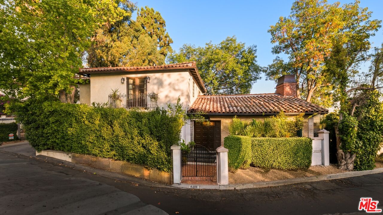 6208 Mulholland Hwy