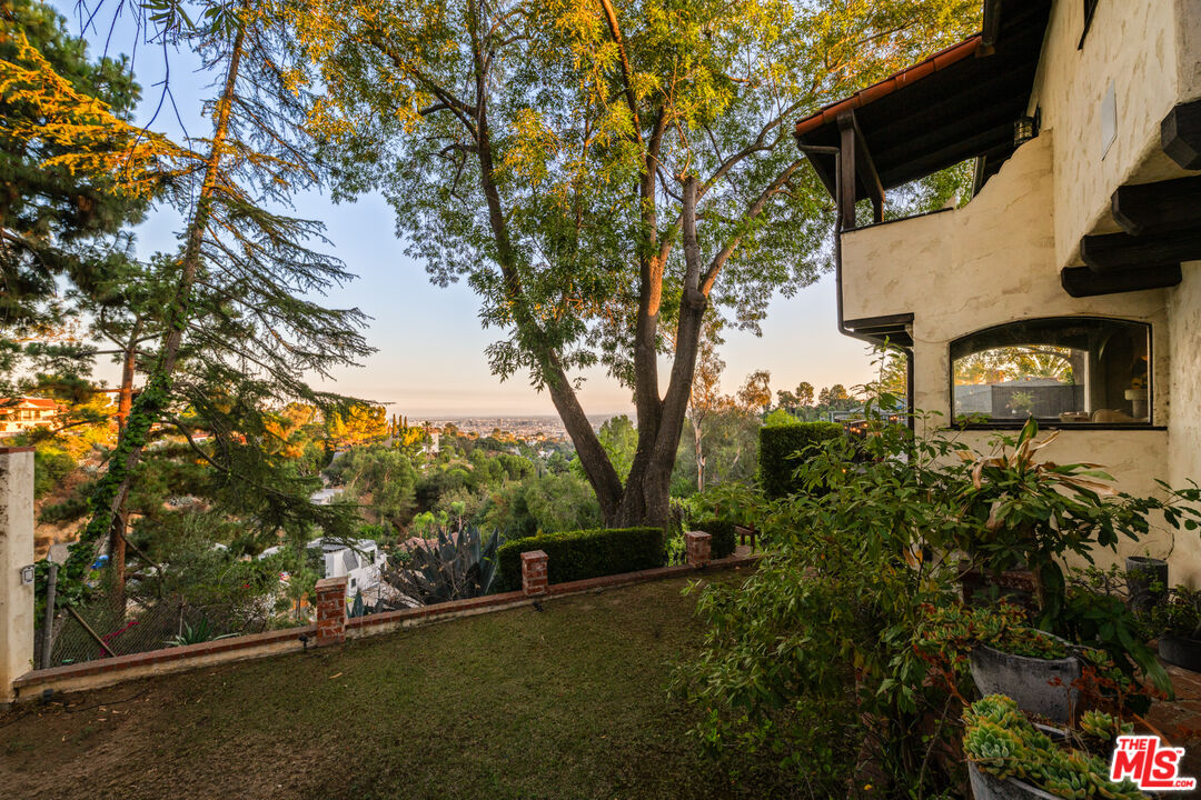 6208 Mulholland Hwy