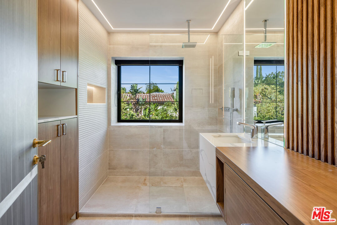 4965 Avenida Oriente