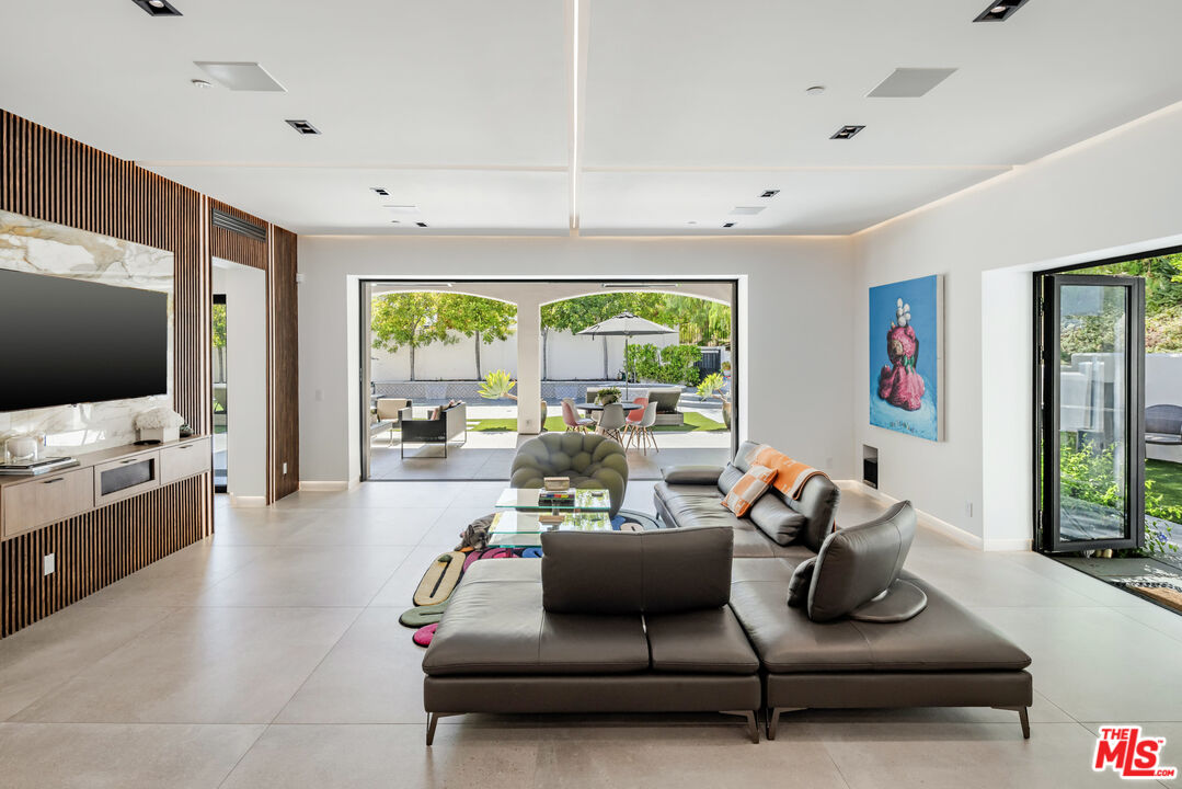 4965 Avenida Oriente