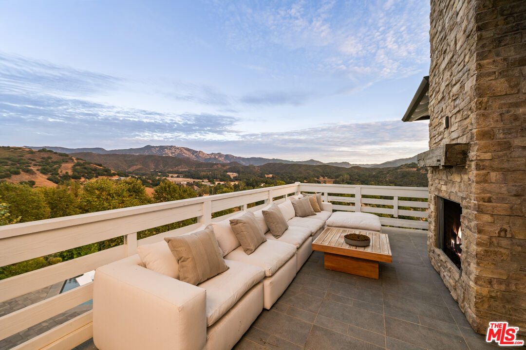 26767 Mulholland Hwy