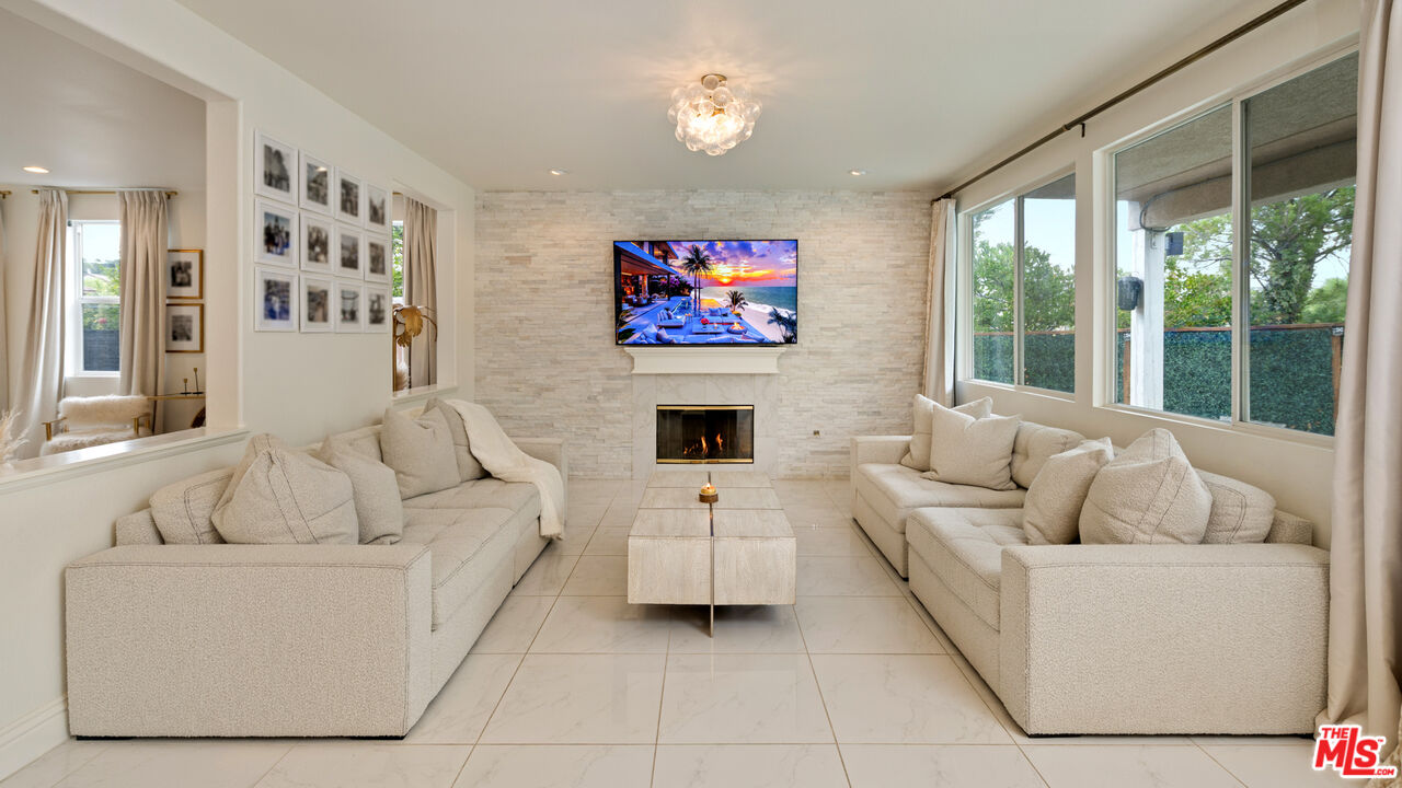26518 Swan Ln