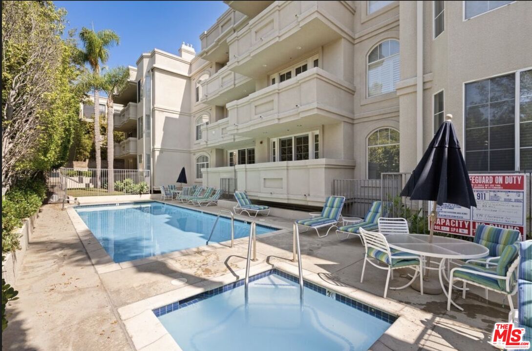 575 S Barrington Ave Unit: 204