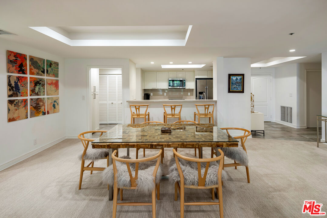 575 S Barrington Ave Unit: 204