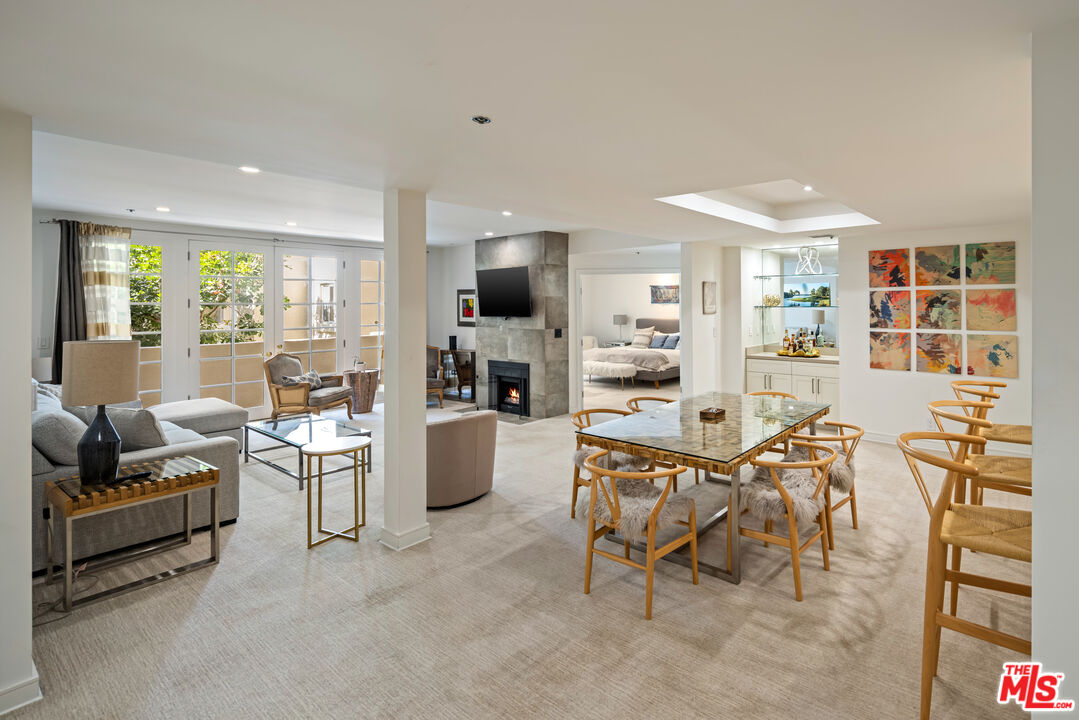 575 S Barrington Ave Unit: 204