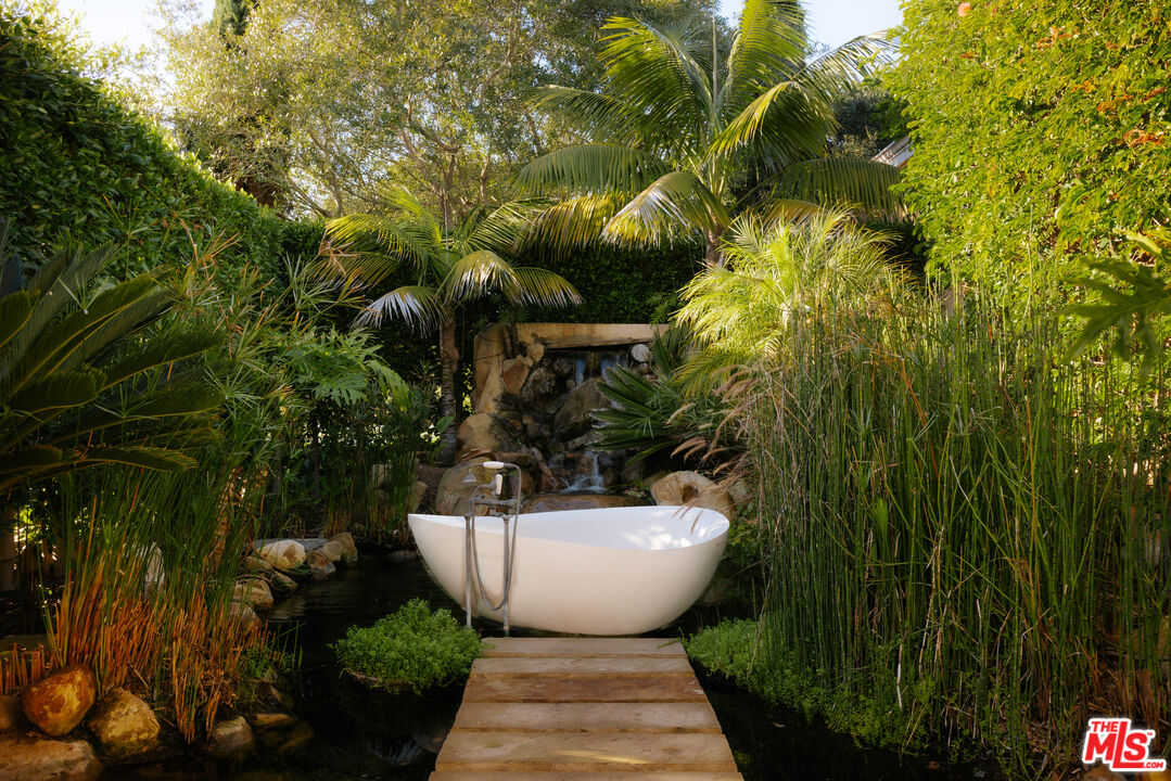 120 Montecito Ranch Ln