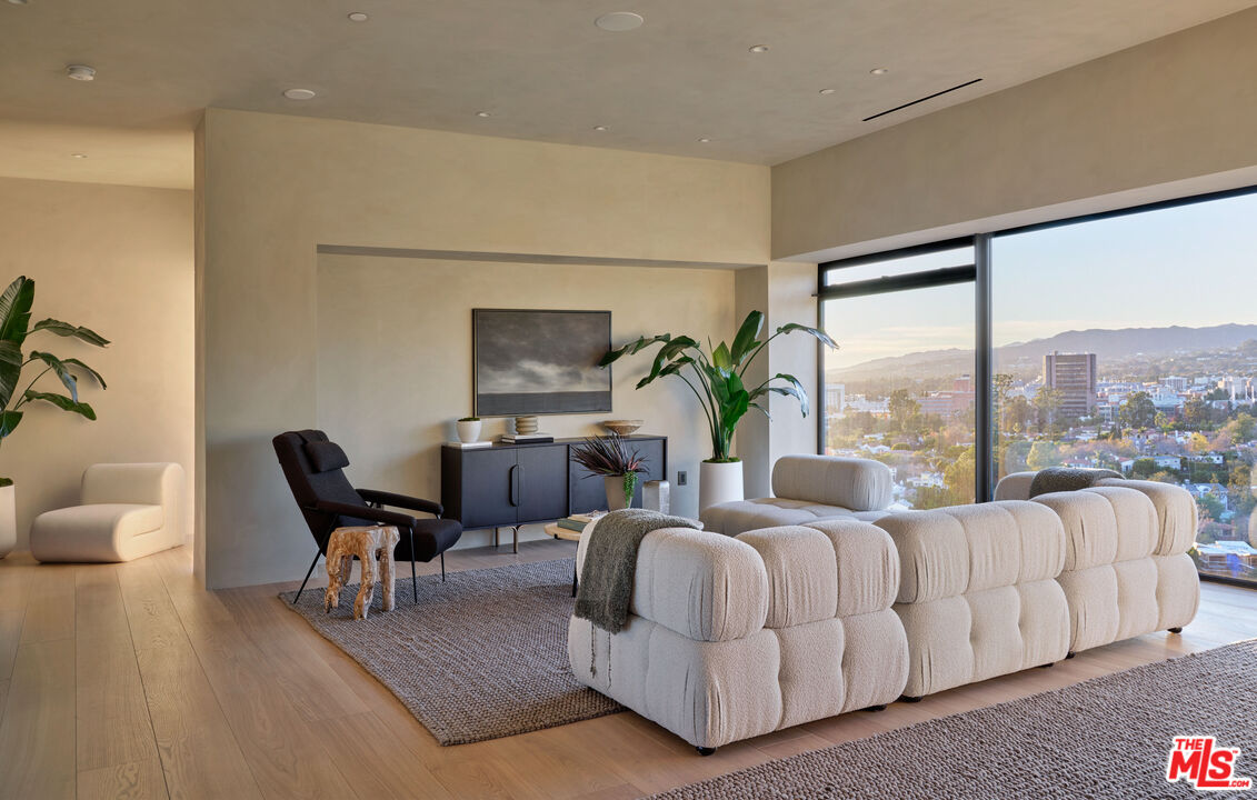 10445 Wilshire Blvd Unit: PH