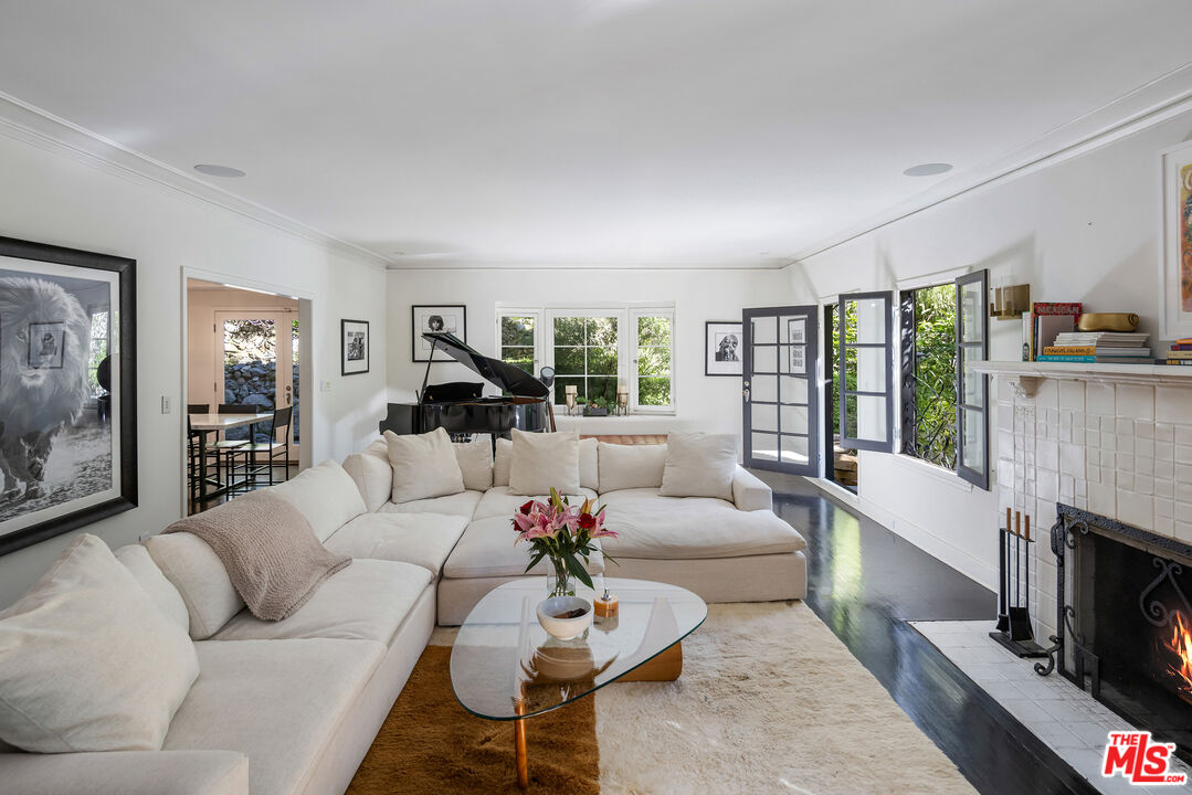 1930 Laurel Canyon Blvd