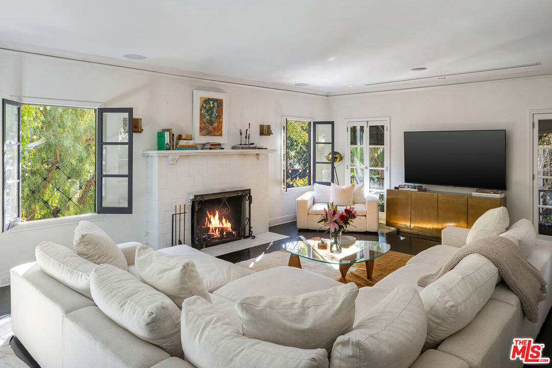 1930 Laurel Canyon Blvd