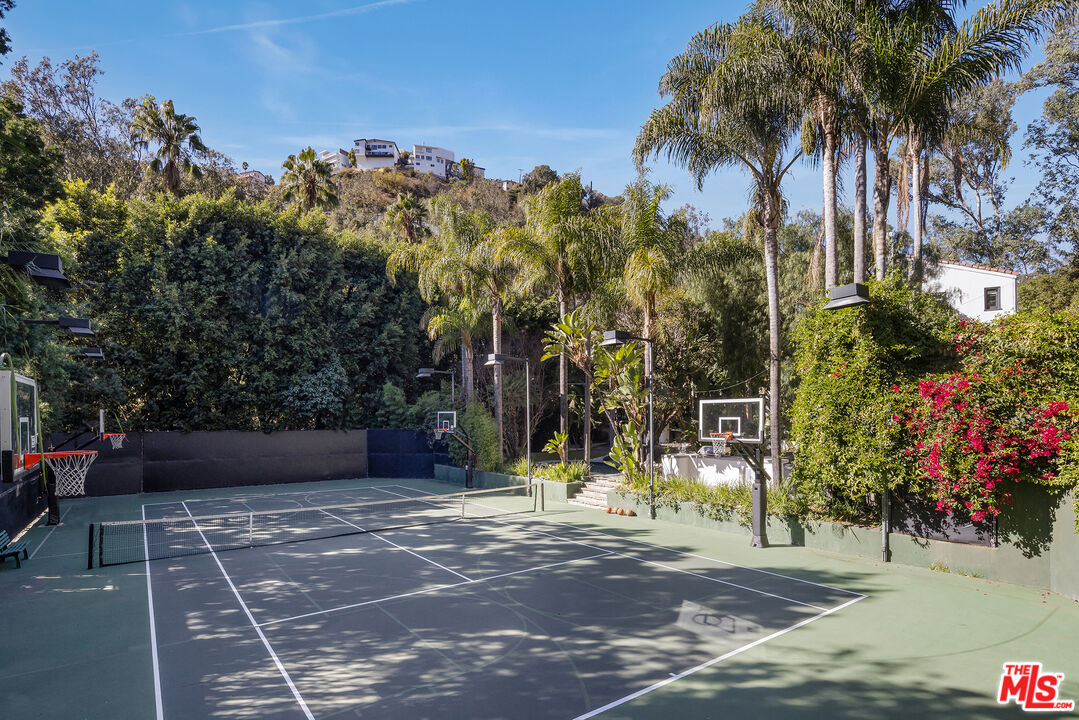 1930 Laurel Canyon Blvd