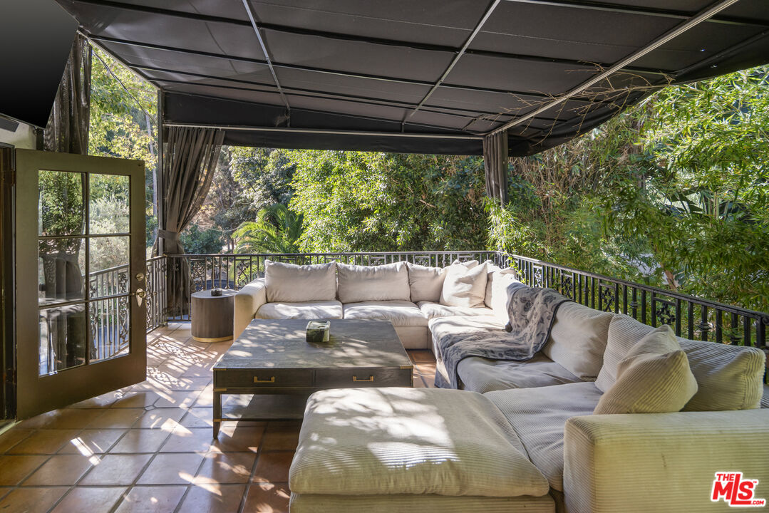 1930 Laurel Canyon Blvd
