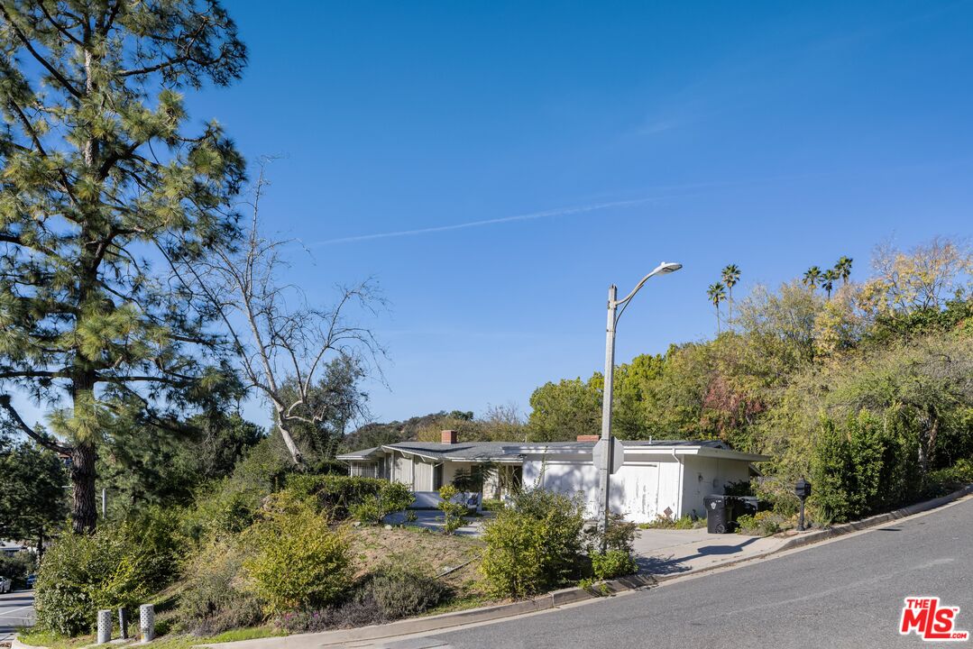 1950 Loma Vista Dr