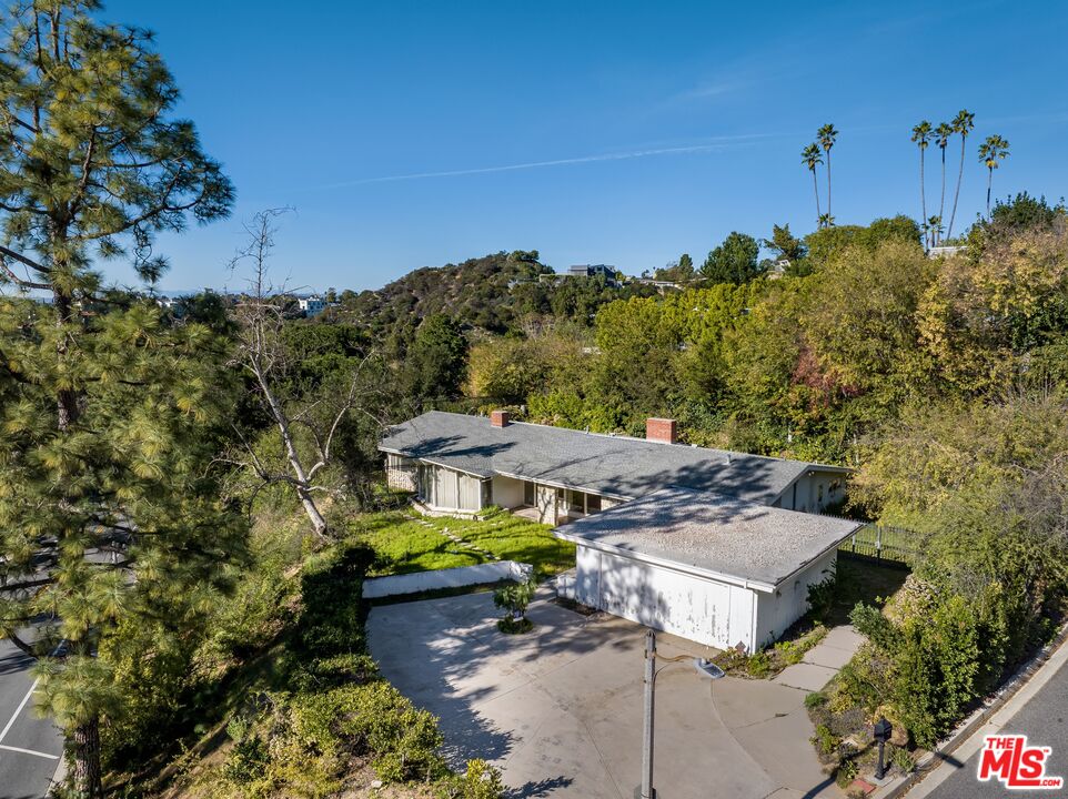 1950 Loma Vista Dr