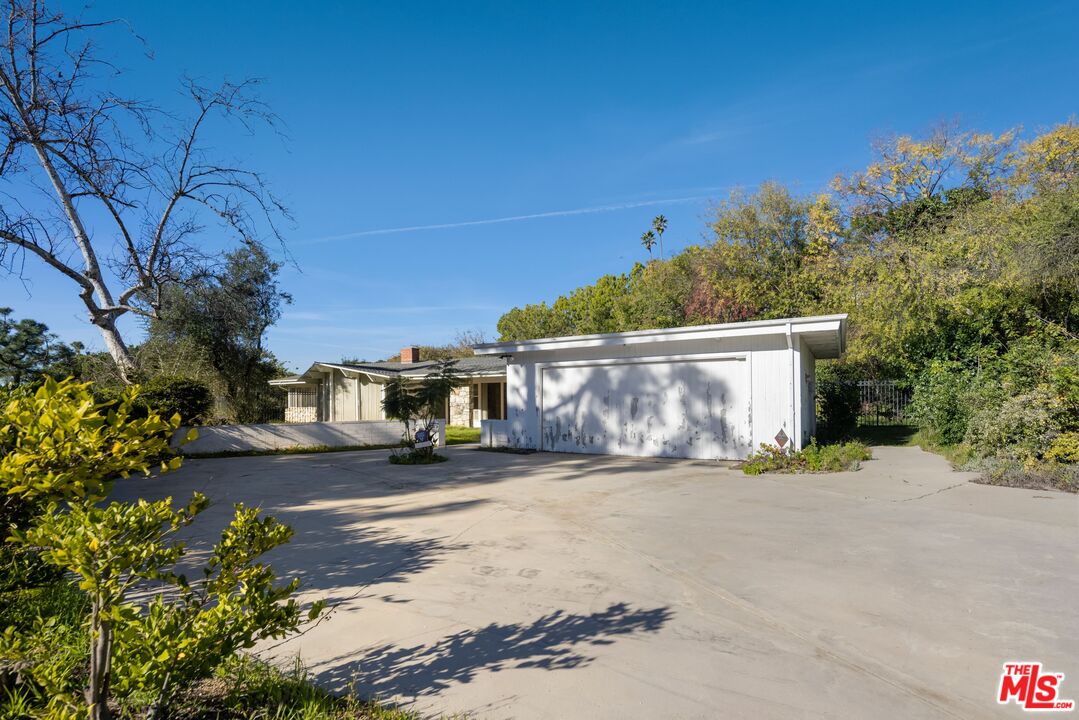 1950 Loma Vista Dr