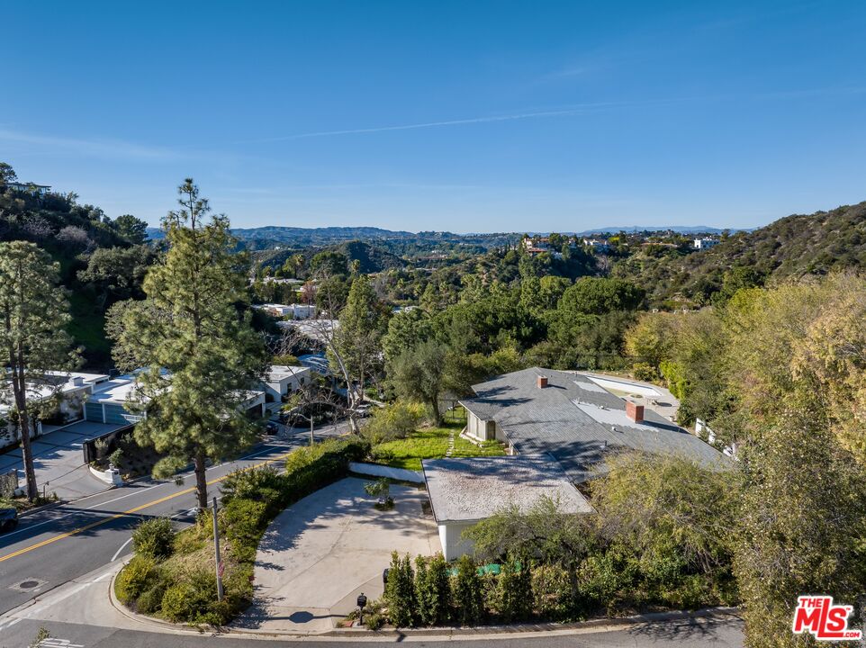1950 Loma Vista Dr