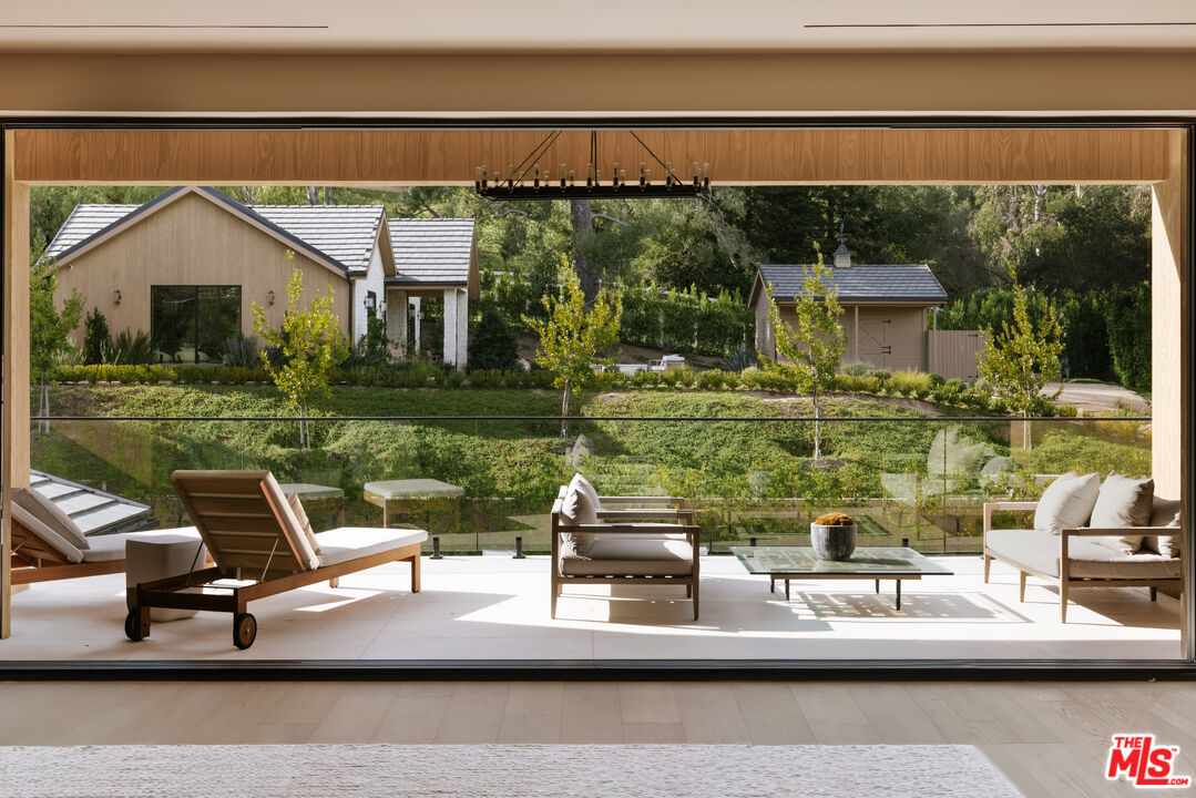 5287 Round Meadow Rd