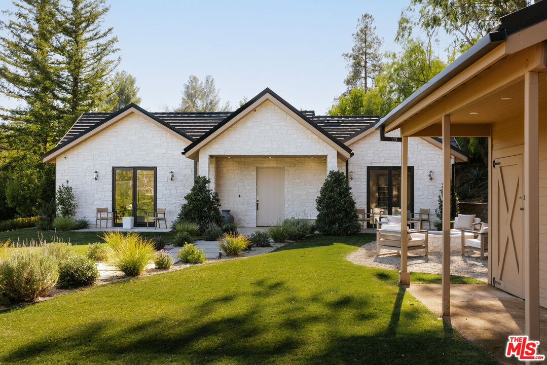 5287 Round Meadow Rd