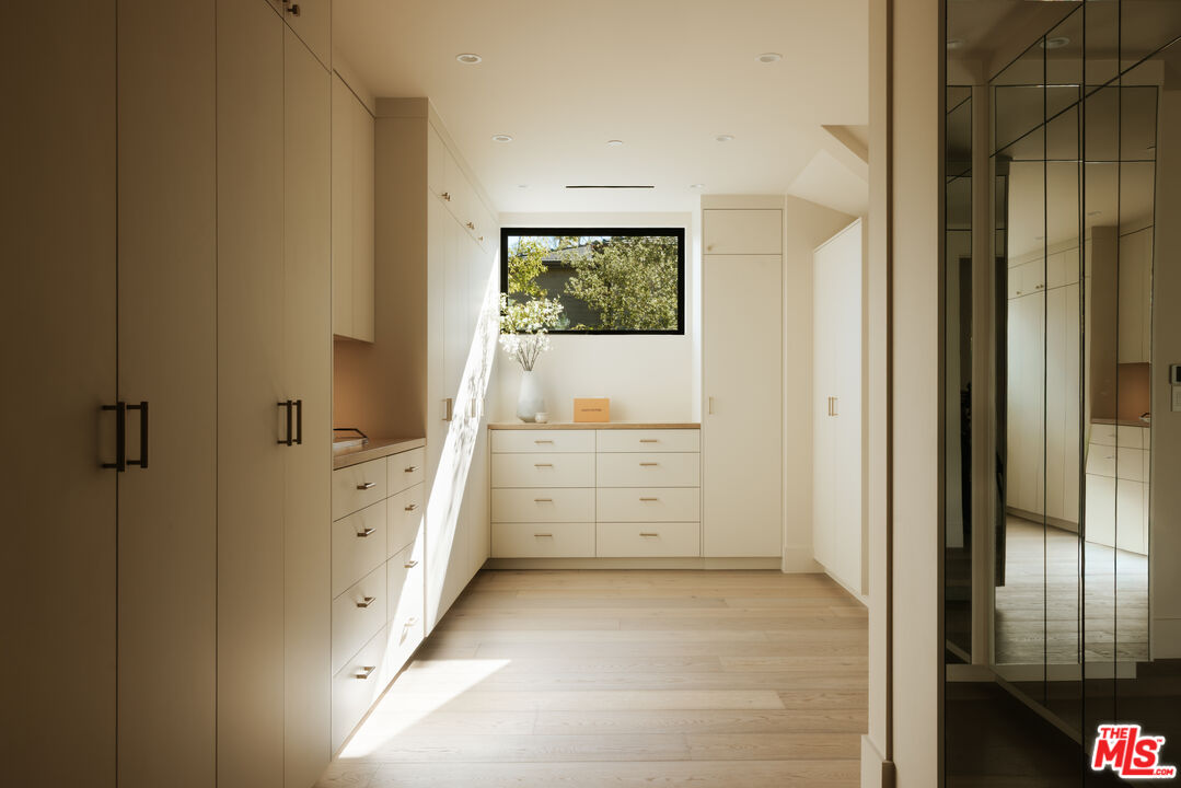 5287 Round Meadow Rd