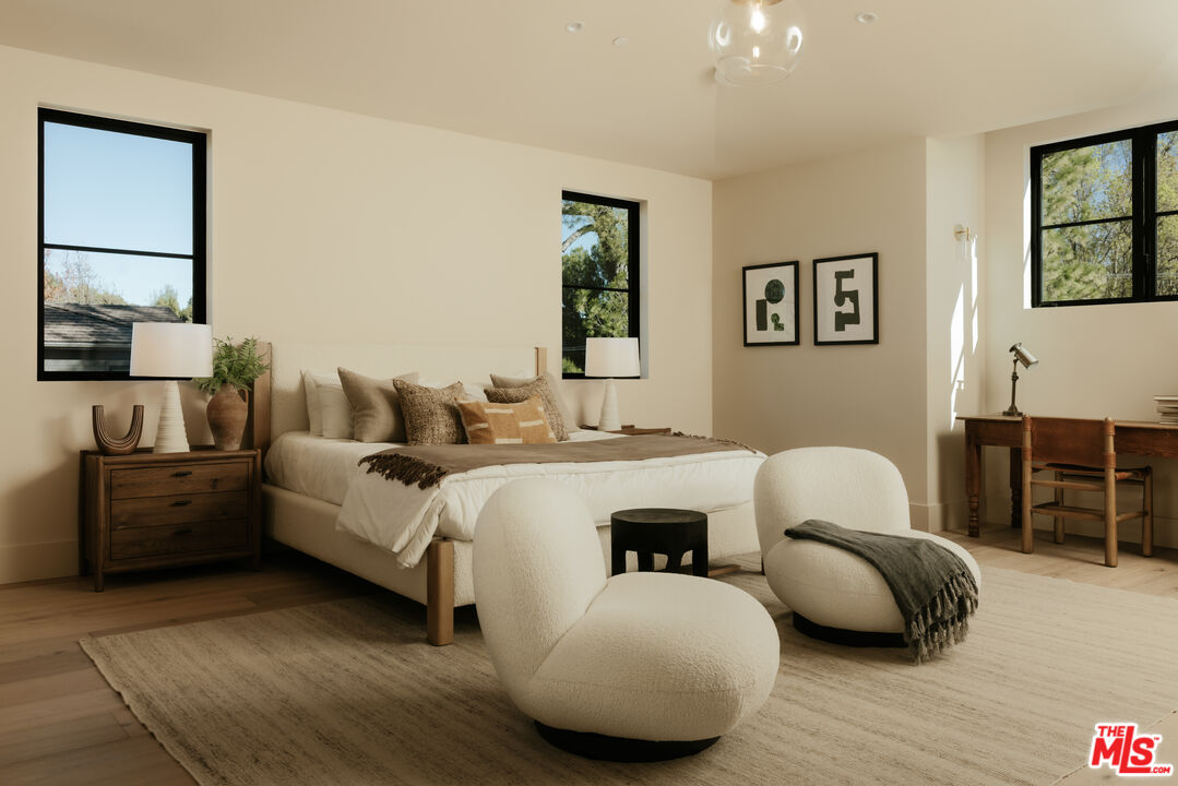 5287 Round Meadow Rd