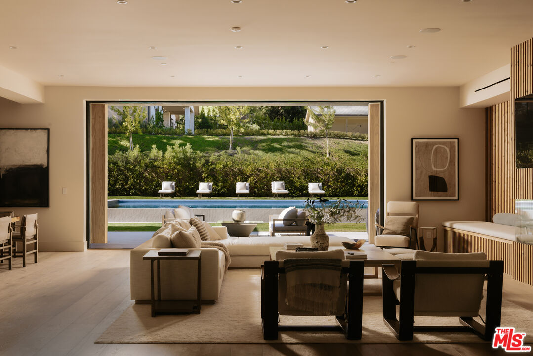 5287 Round Meadow Rd