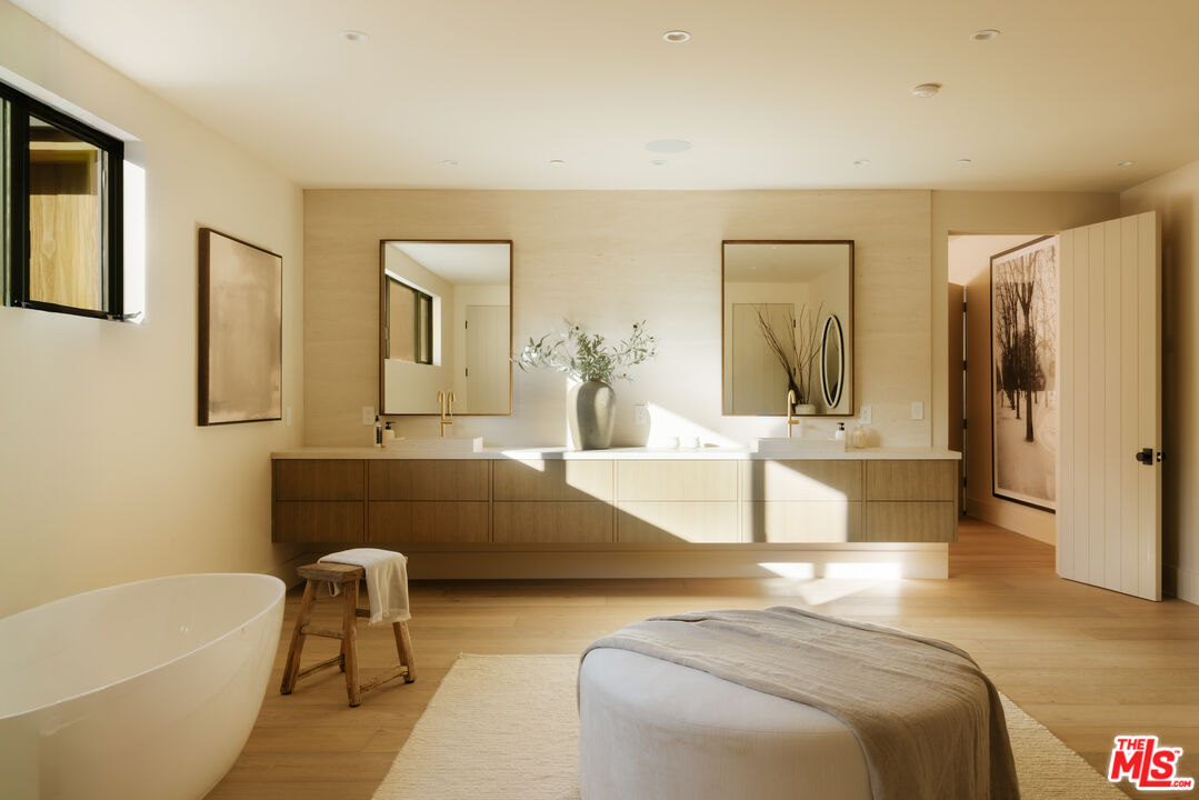 5287 Round Meadow Rd