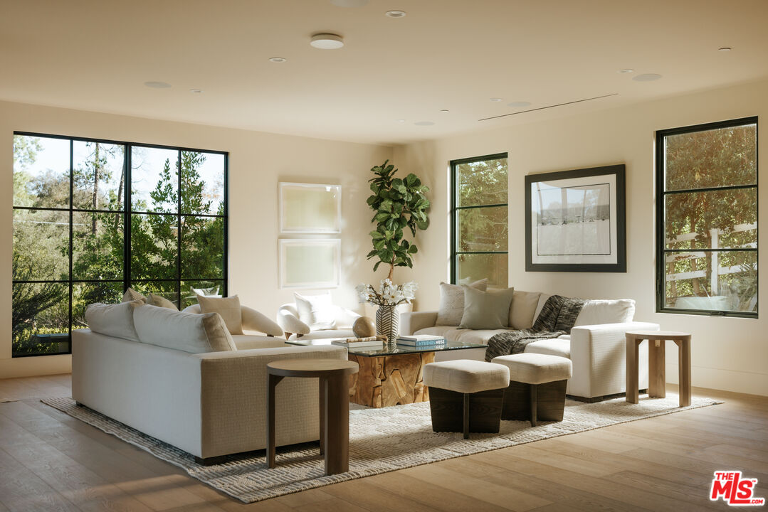 5287 Round Meadow Rd