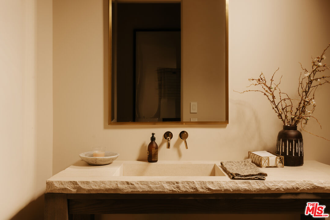 5287 Round Meadow Rd