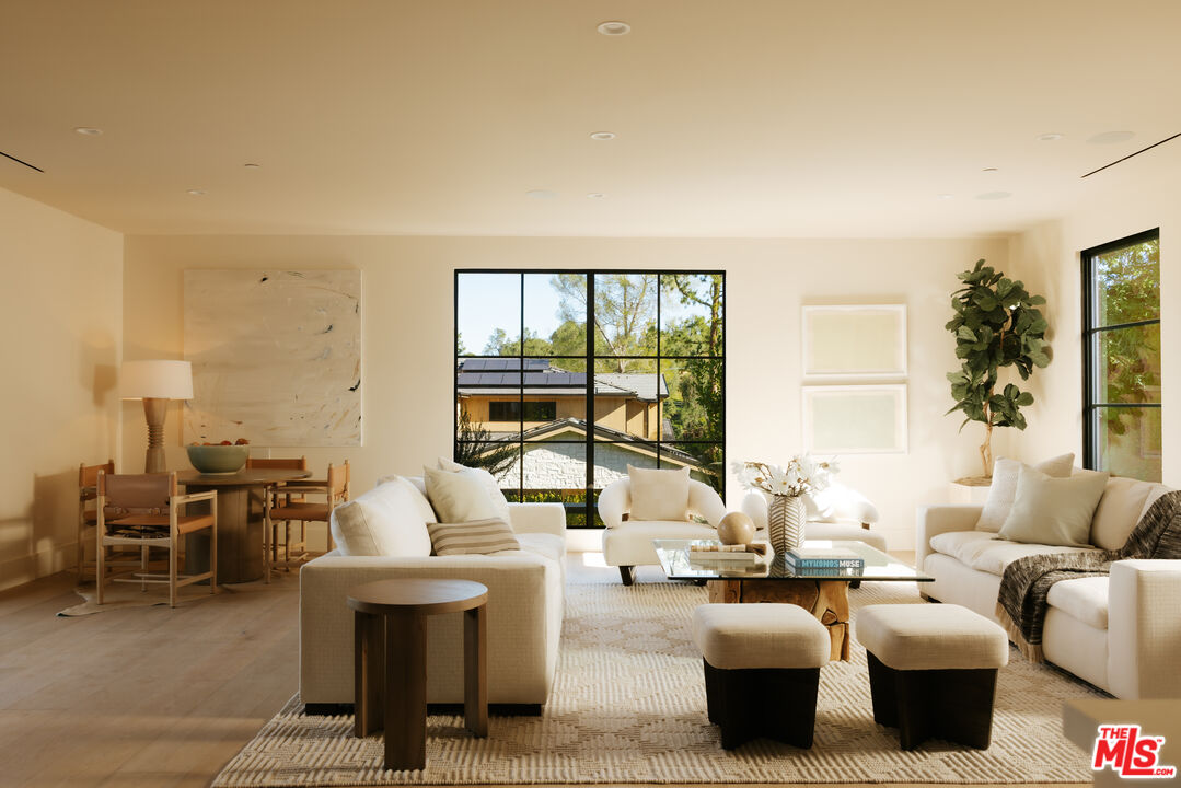 5287 Round Meadow Rd