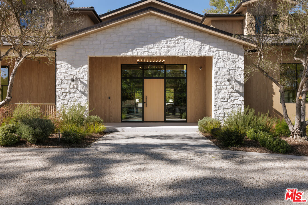 5287 Round Meadow Rd