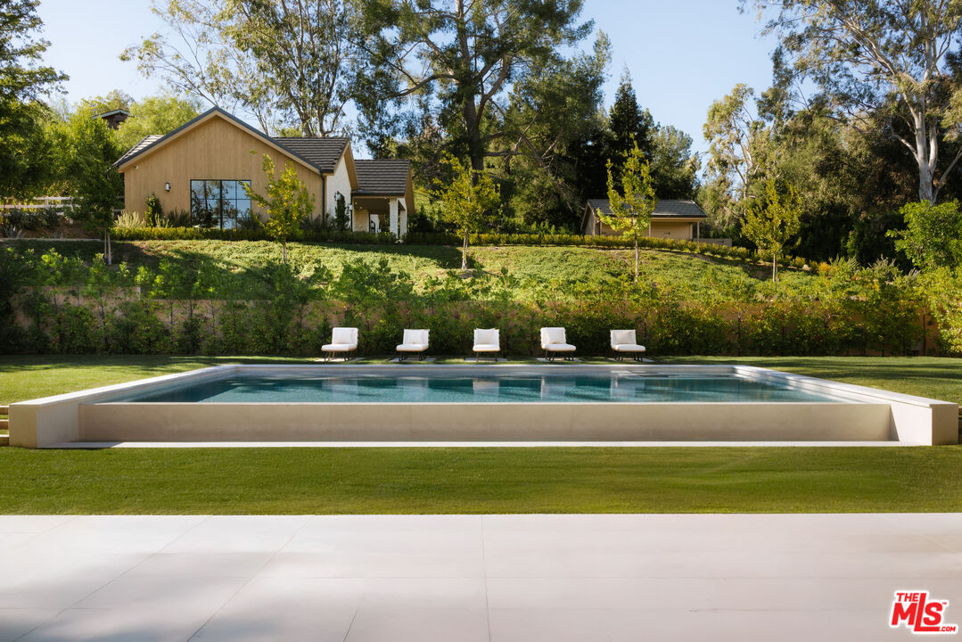 5287 Round Meadow Rd