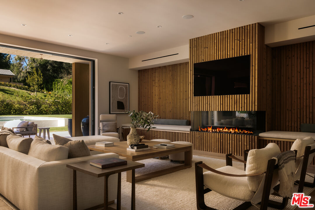 5287 Round Meadow Rd