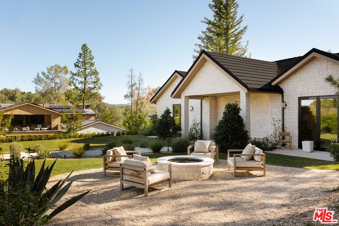 5287 Round Meadow Rd