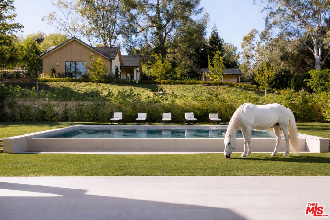 5287 Round Meadow Rd