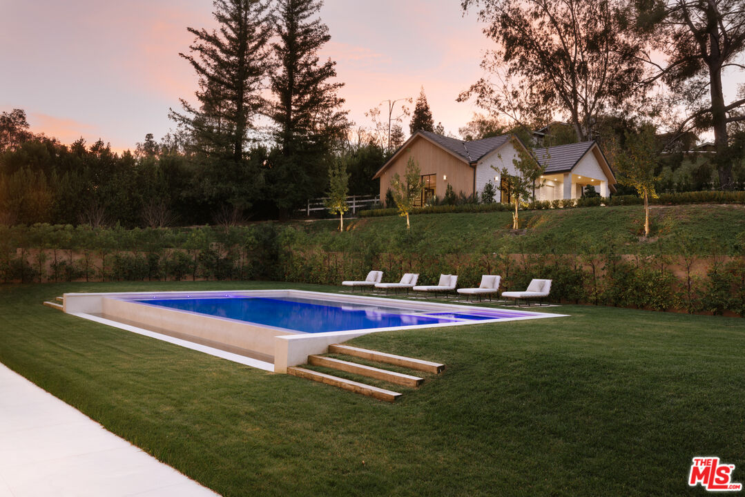 5287 Round Meadow Rd