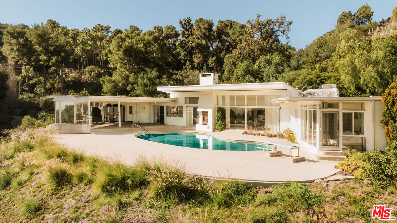 7300 Mulholland Dr