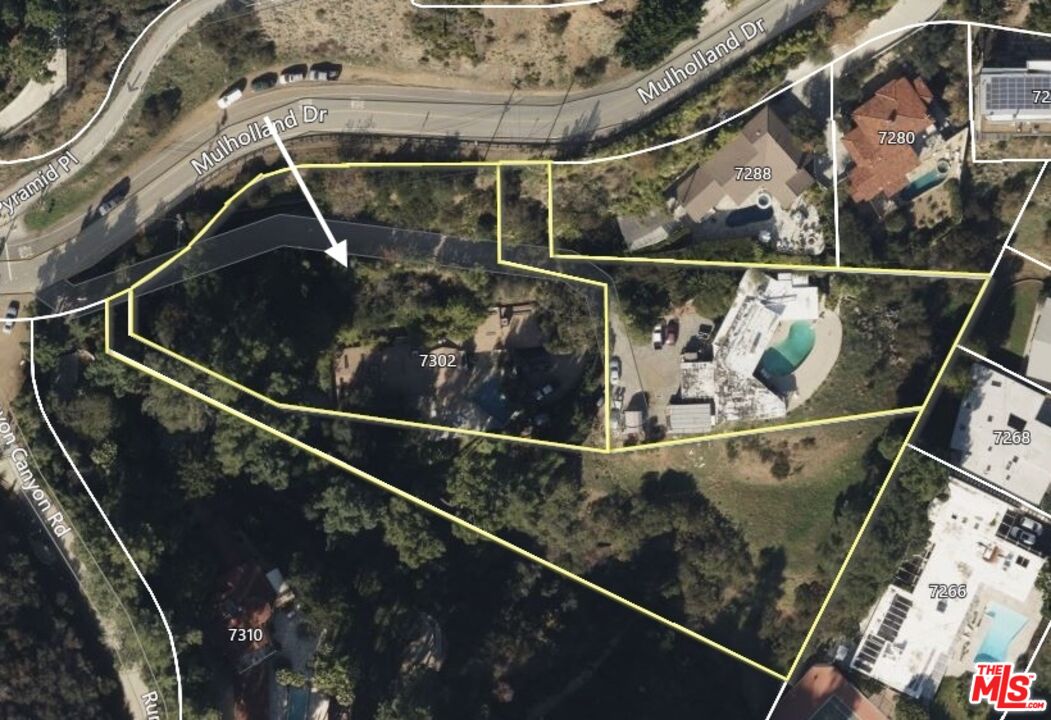 7302 Mulholland Dr