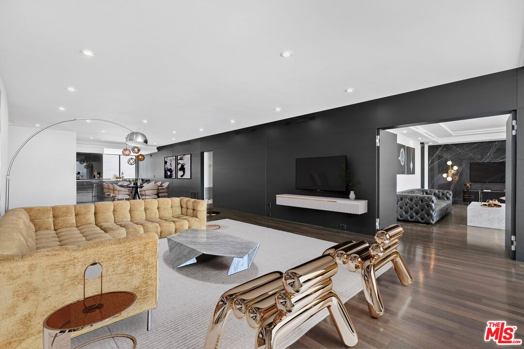 1100 Alta Loma Rd Unit: 1505