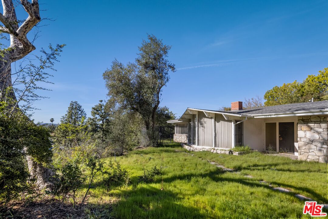 1950 Loma Vista Dr
