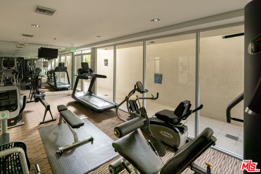 575 S Barrington Ave Unit: 204