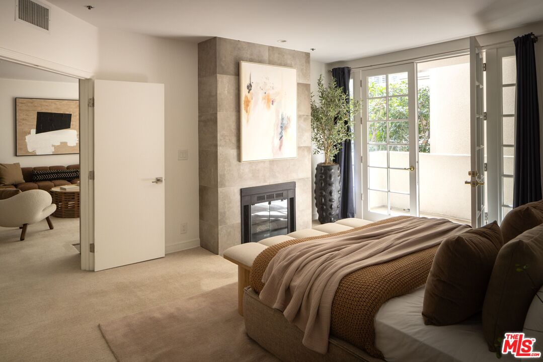 575 S Barrington Ave Unit: 204